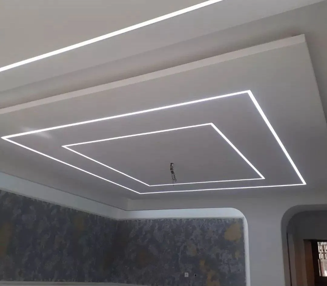Geometrik tasarımlı lineer LED armatür tavan aydınlatması